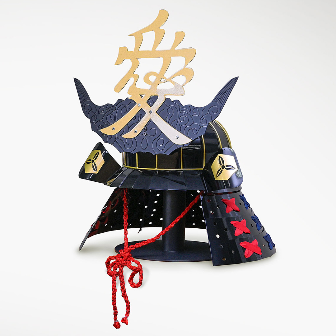 製品紹介　オリジナル：R愛の兜　斜め